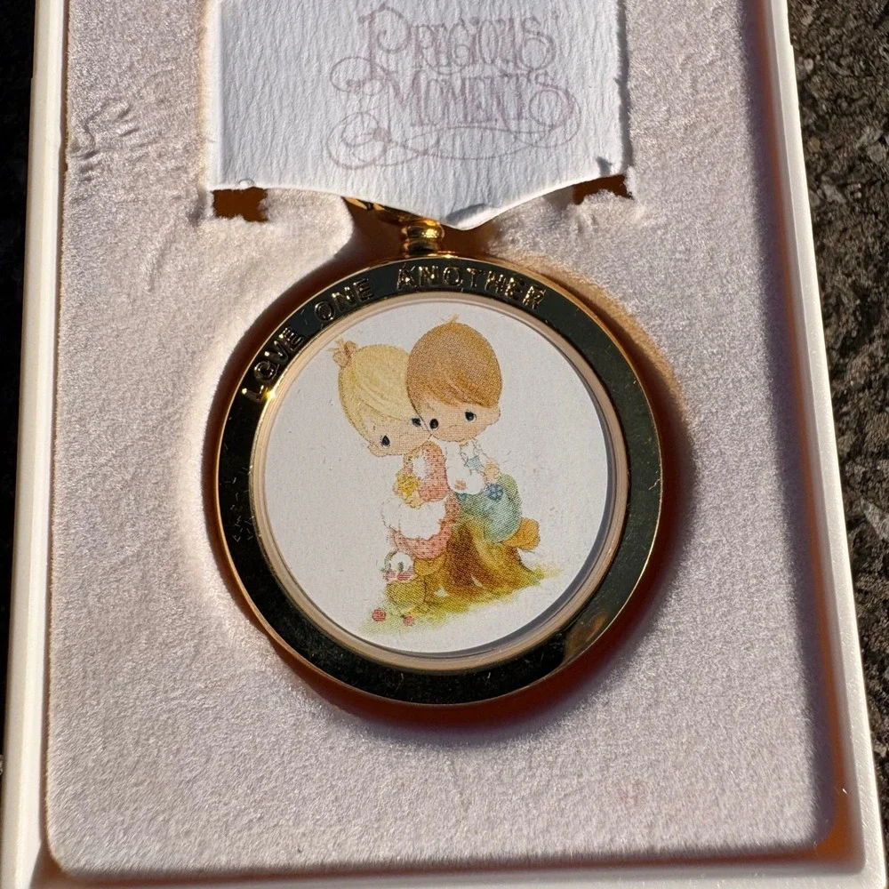 Vintage 1998 Precious Moments Avon Watch Pendant Necklace Love One Another Boxed
